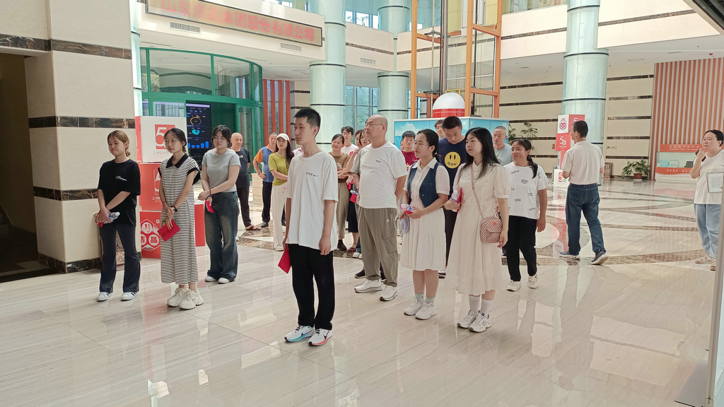 20240817潔晶集團舉行2024年職工子女高考獎學(xué)金發(fā)放儀式4