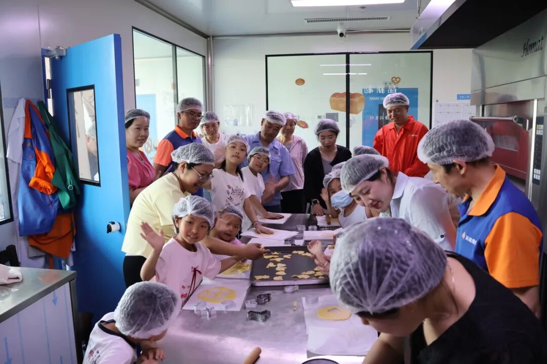20260530潔晶集團舉辦優秀員工家屬開放日15