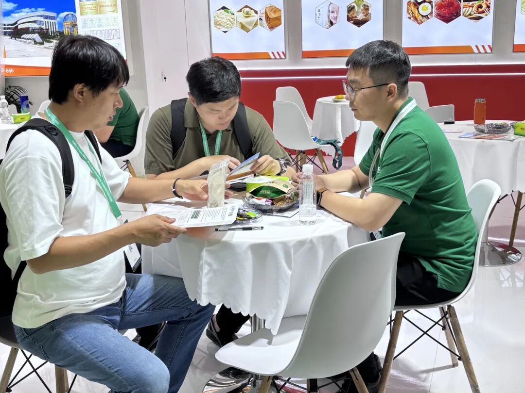 20260618潔晶集團(tuán)參加第二十四屆世界制藥原料中國展1